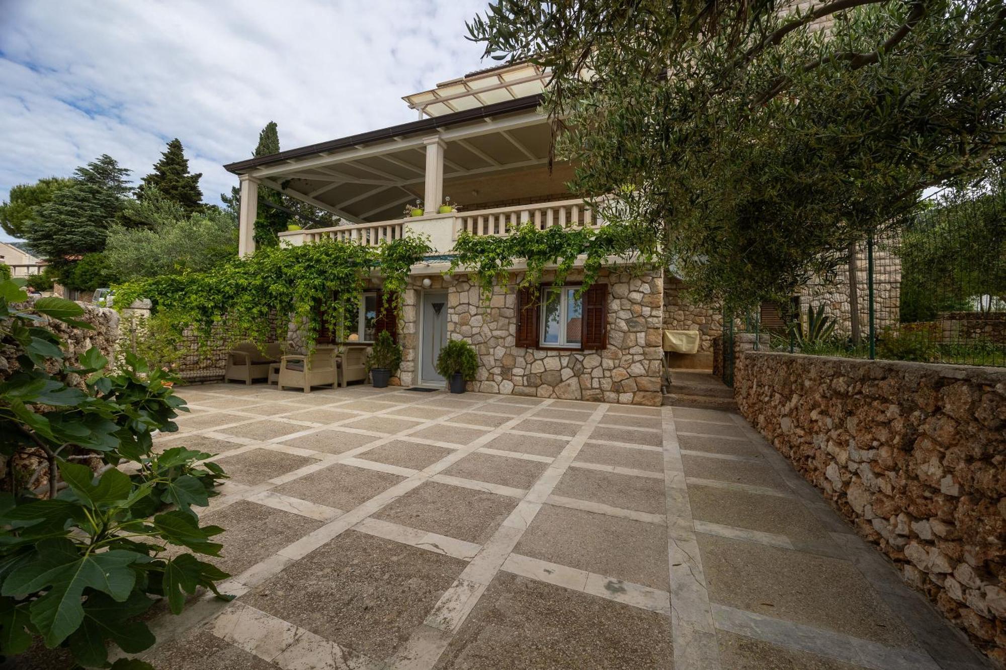 Apartments And Rooms Lea Bol Exterior foto