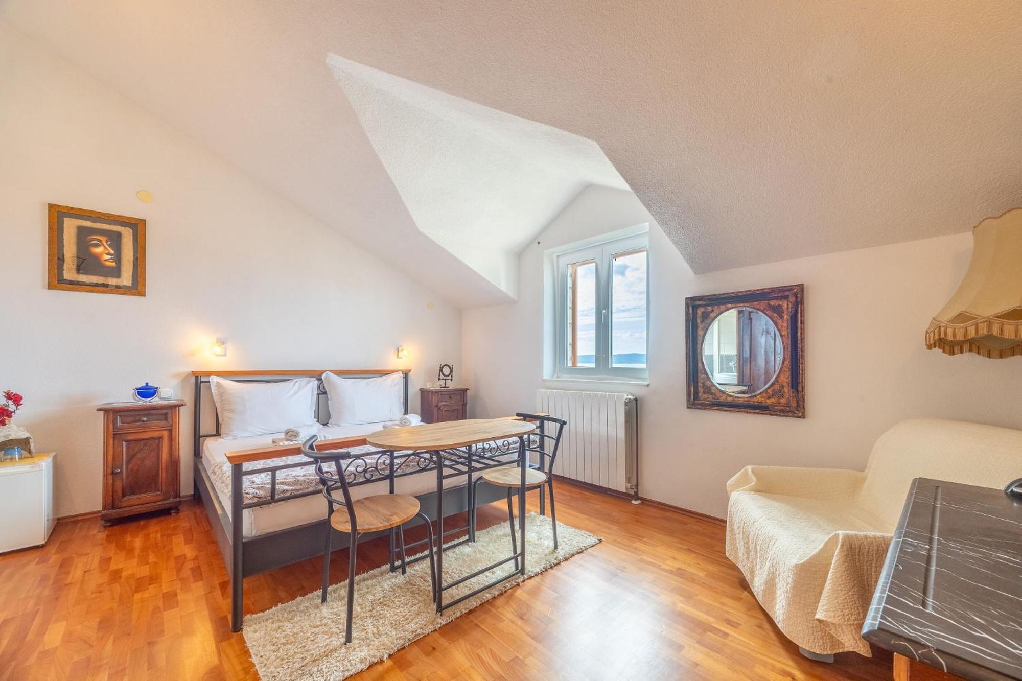 Apartments And Rooms Lea Bol Exterior foto