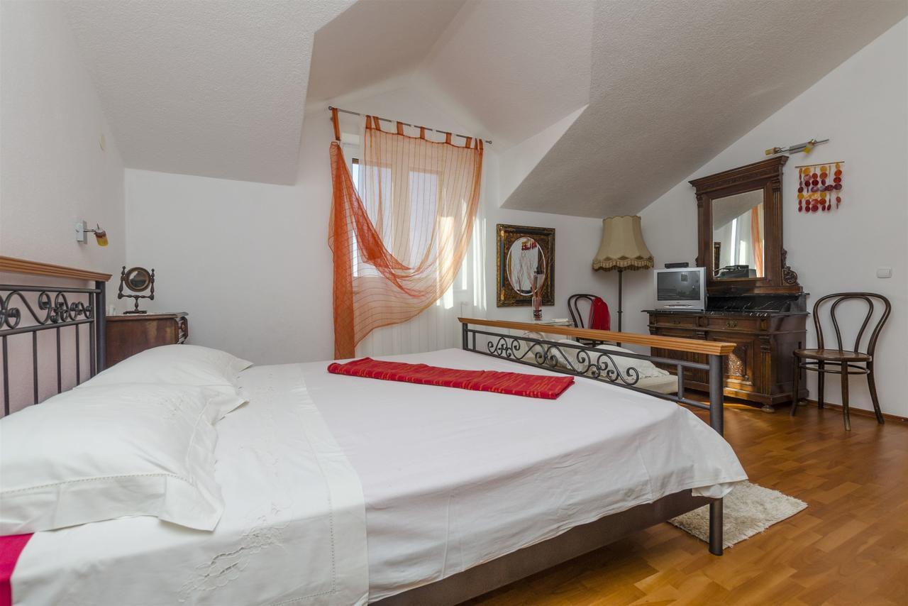 Apartments And Rooms Lea Bol Exterior foto