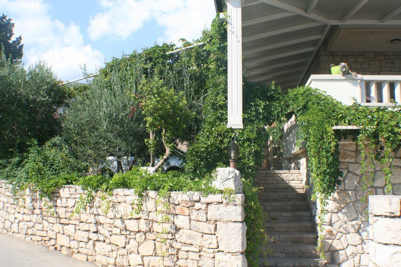 Apartments And Rooms Lea Bol Exterior foto
